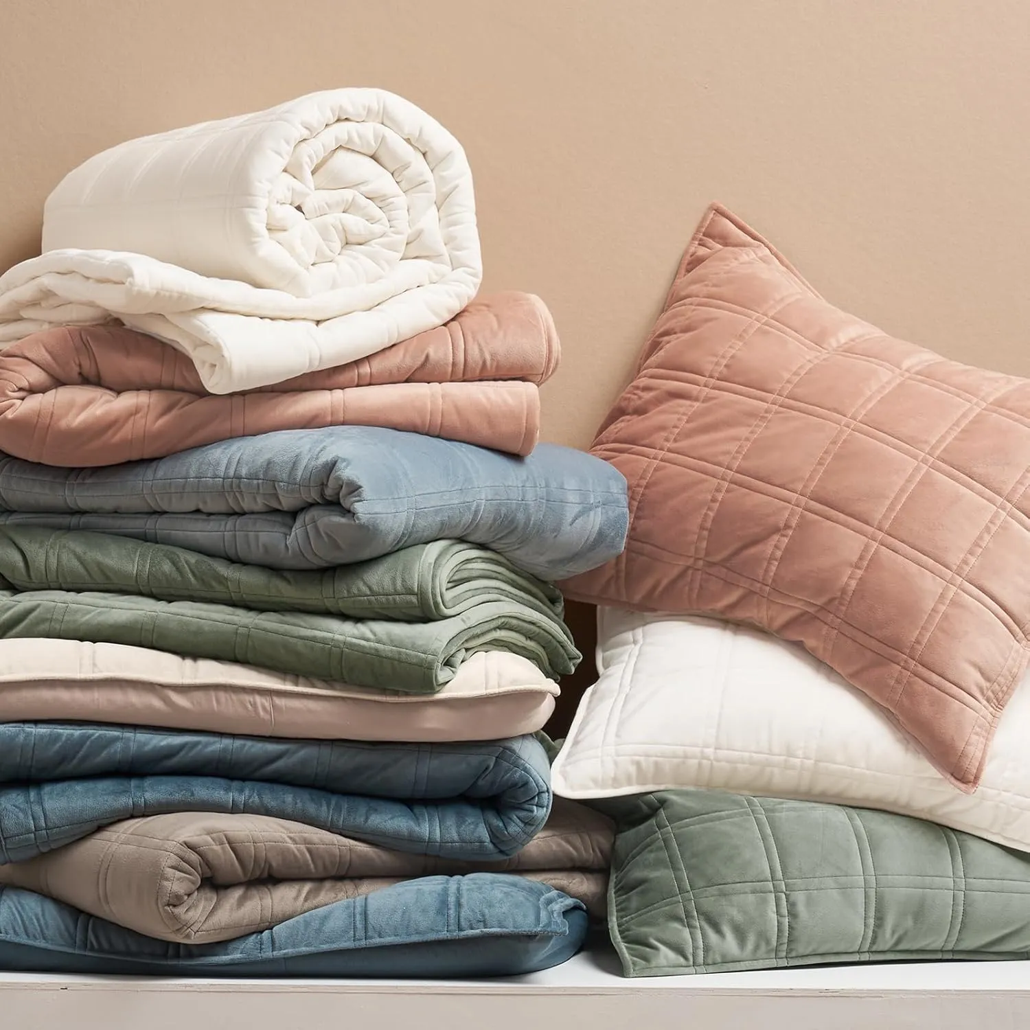 EVERGRACE 3 Pieces Luxurious Velvet Quilt King Size, Ultra Soft Bedspread Coverlet Set, Double Box Stitch Lightweight Velvet Comforter for All Season with 2 Shams, Coral Blush, 108"x96"