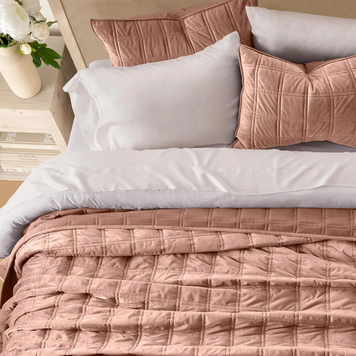 EVERGRACE 3 Pieces Luxurious Velvet Quilt King Size, Ultra Soft Bedspread Coverlet Set, Double Box Stitch Lightweight Velvet Comforter for All Season with 2 Shams, Coral Blush, 108"x96"
