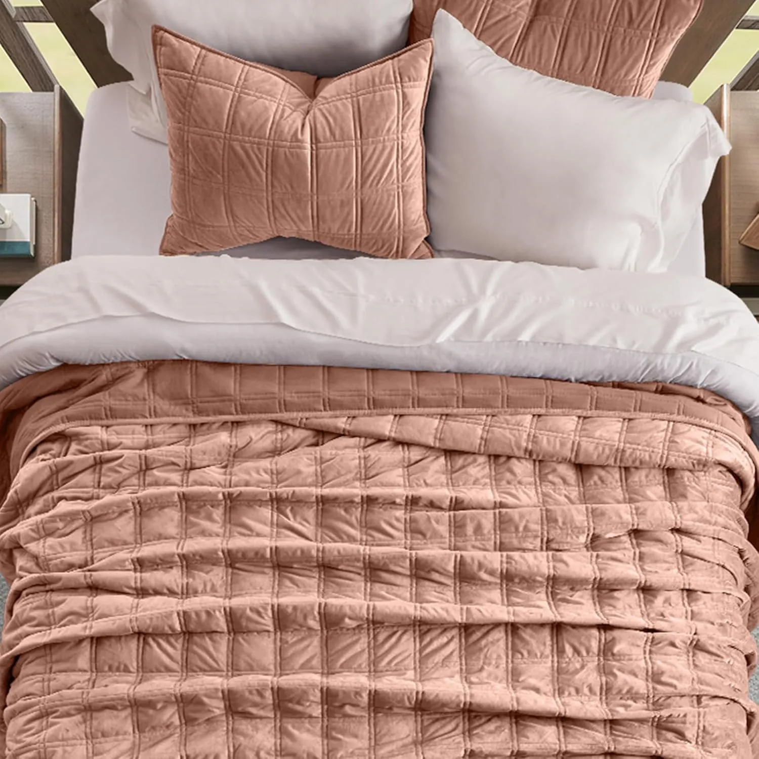 EVERGRACE 3 Pieces Luxurious Velvet Quilt King Size, Ultra Soft Bedspread Coverlet Set, Double Box Stitch Lightweight Velvet Comforter for All Season with 2 Shams, Coral Blush, 108"x96"