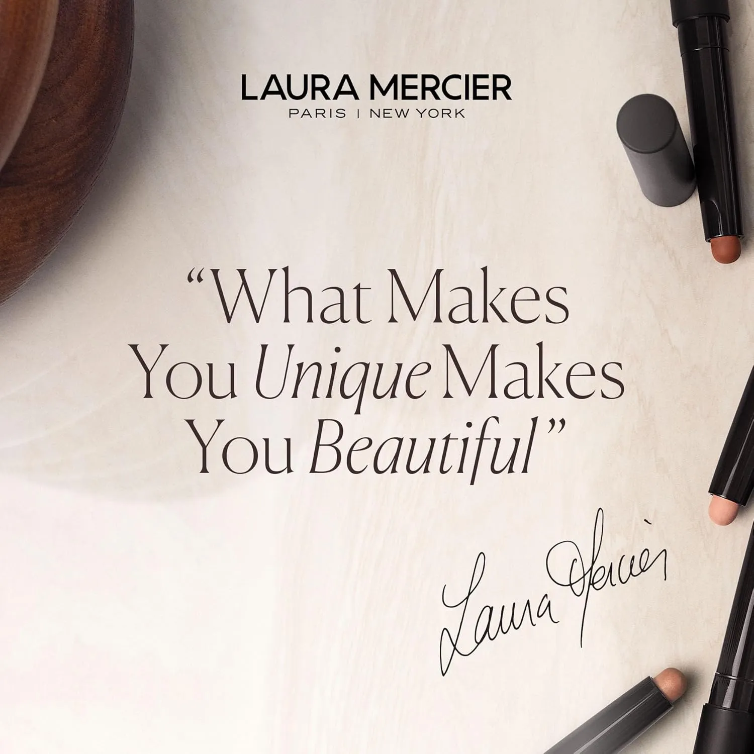 Laura Mercier Matte Radiance Baked Face Powder, Bronzer, Highlighter, 8HR Long Wear, Radiant and Healthy Glow, Buildable Coverage, Non-Drying, Matte Finish, Soft Luminosity