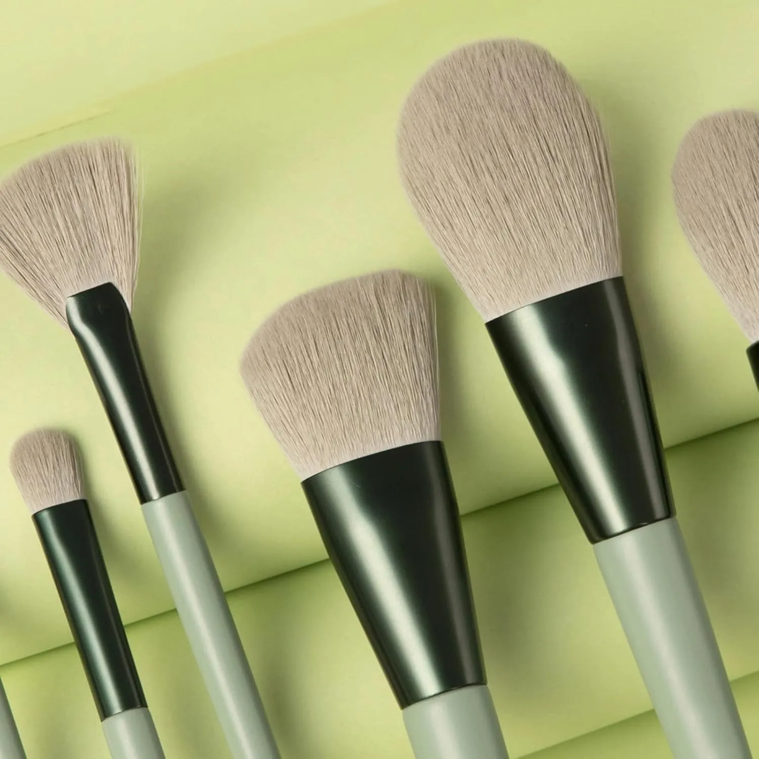 Makeup Brushes 8 Pcs Set,Professional Makeup Kit,Make up Brush Foundation Powder Brush Eyebrow Eyeshadow Brush Contour Concealer Brush with Organizer Bag (Green)