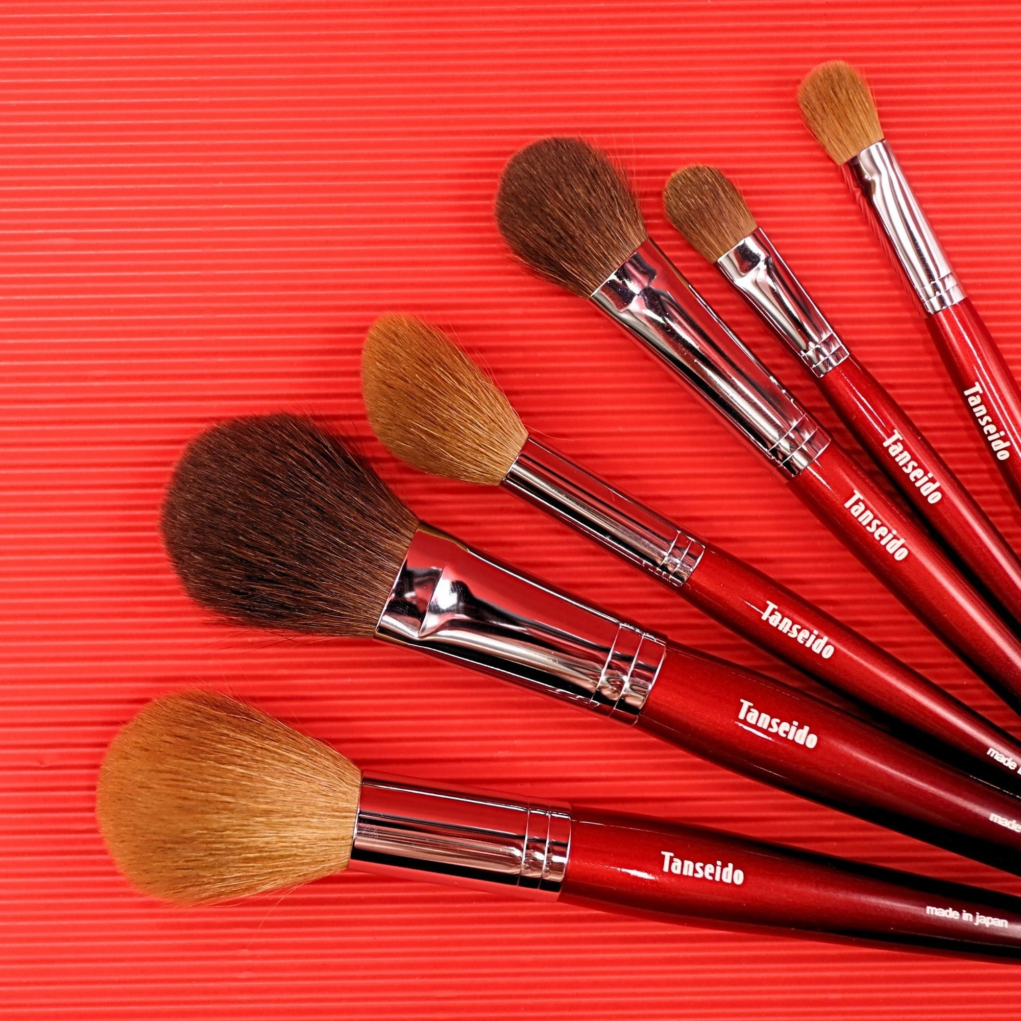 Tanseido AKA 赤 Series AQ20 Cheek Brush (Premium Collection)